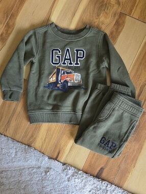 GAP Olive Green Crewneck Sweatshirt and Joggers Set with Truck Graphic